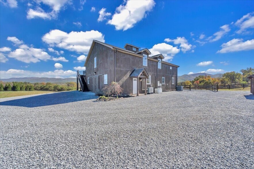 Building Photo - 1180 Longfield Rd