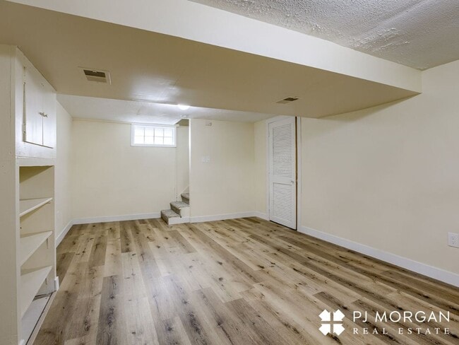 Building Photo - 3 bedroom, 2 bathroom House Available Imme...