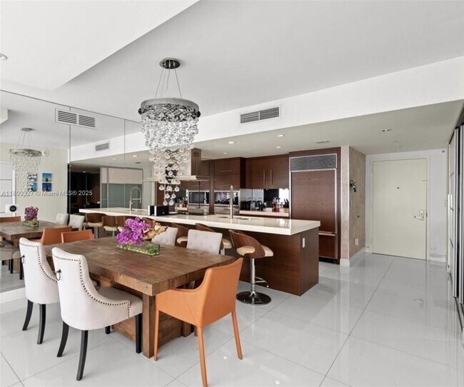 Building Photo - 495 Brickell Ave