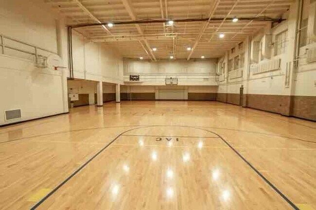 Building Photo - 350 N Meridian St