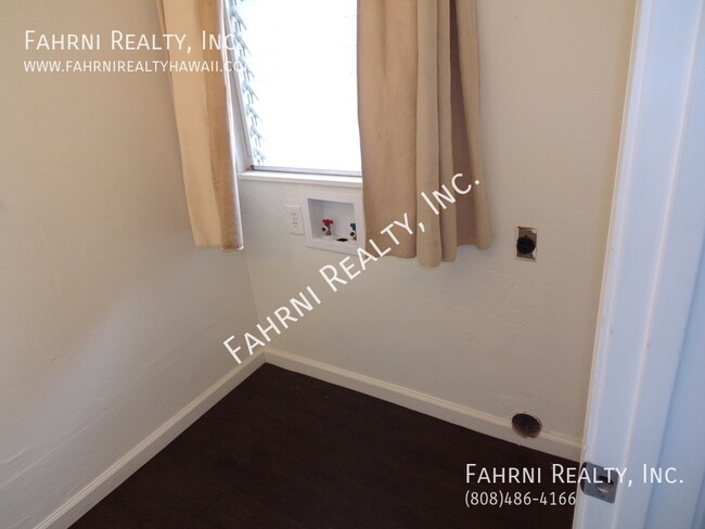 Building Photo - PALEHUA GARDENS - Upgraded 3 Bedroom Townhome