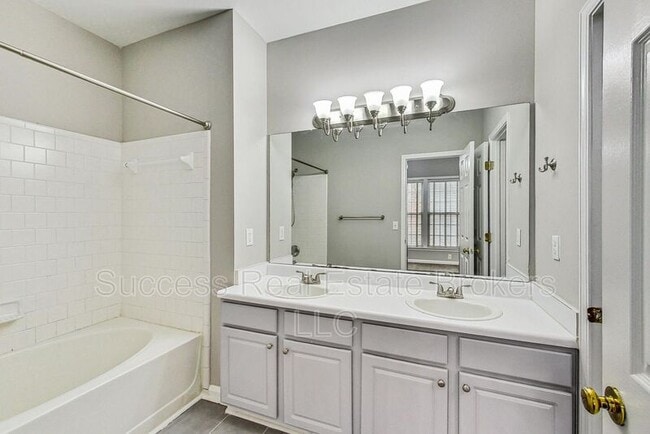 Building Photo - 1645 Heyford Cir NW