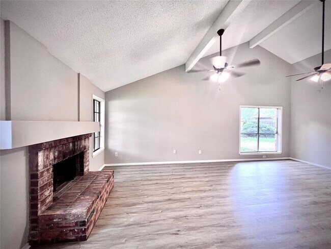 Building Photo - 1927 Brushy Creek Dr