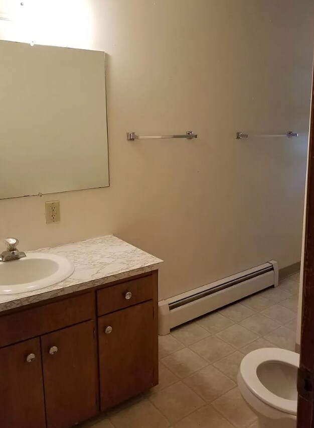 Bathroom (upstairs) - 714 11th Ave N