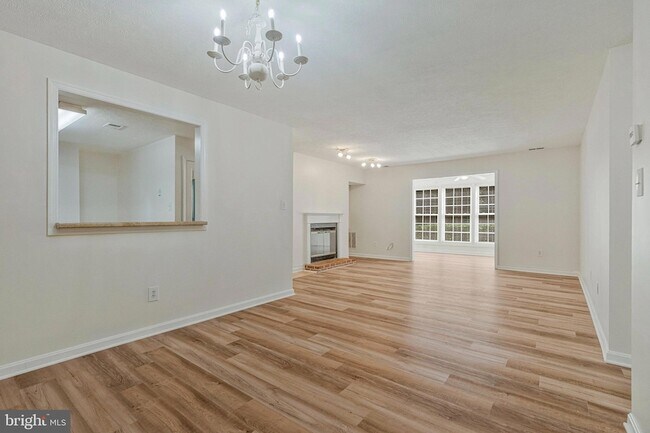Building Photo - 10070 Oakton Terrace Rd