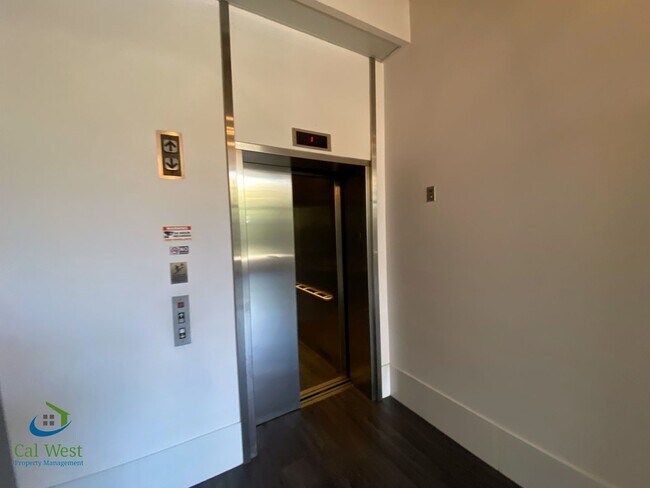 Building Photo - $3595.00 - Luxury 1/1.5 Santana Row with Bonus room