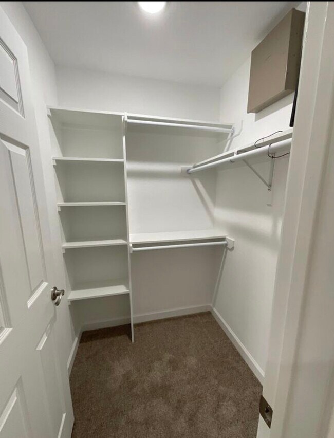 Building Photo - 5202 Northridge Dr