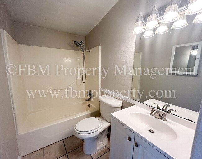 Building Photo - 105 E Margurite Ln