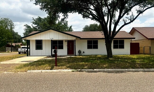 Primary Photo - 1119 Barnes St