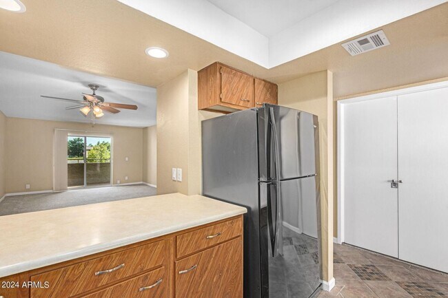 Building Photo - $500 OFF!!!!  at MOVE-IN -GREAT LOCATION -...
