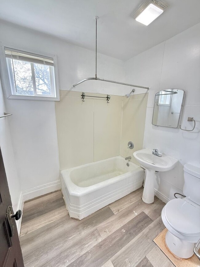 Building Photo - 4/2 Single Family Home | Hardwood Floors |...
