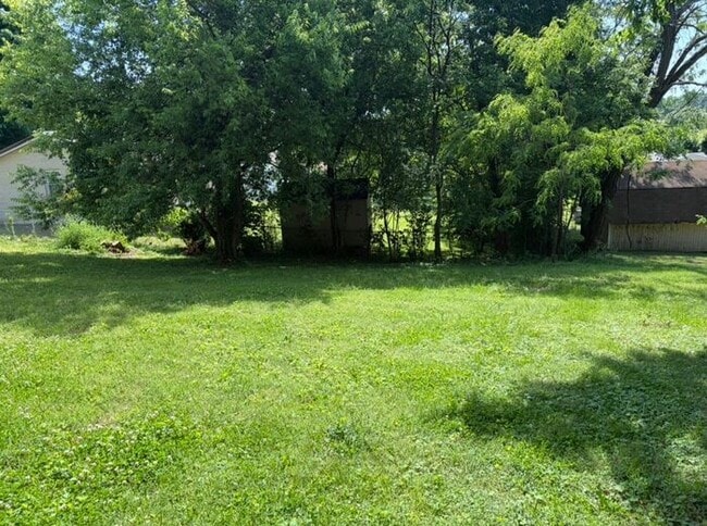 Building Photo - Affordable 2 bedroom Duplex w/Yard