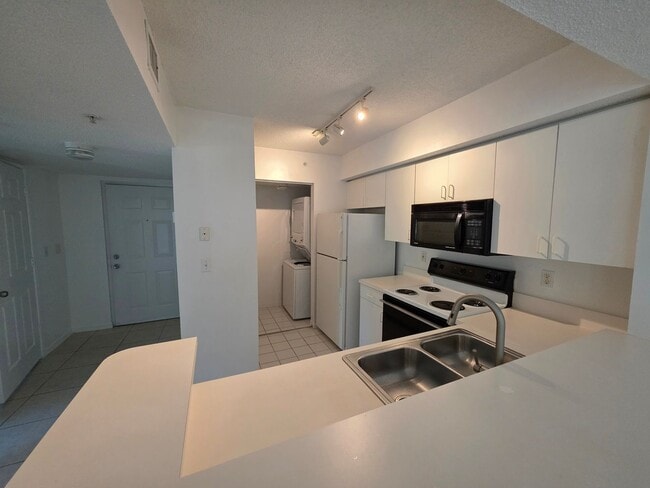 Building Photo - 2 Bedroom, 2 Bath in  Gated Community of Laguna