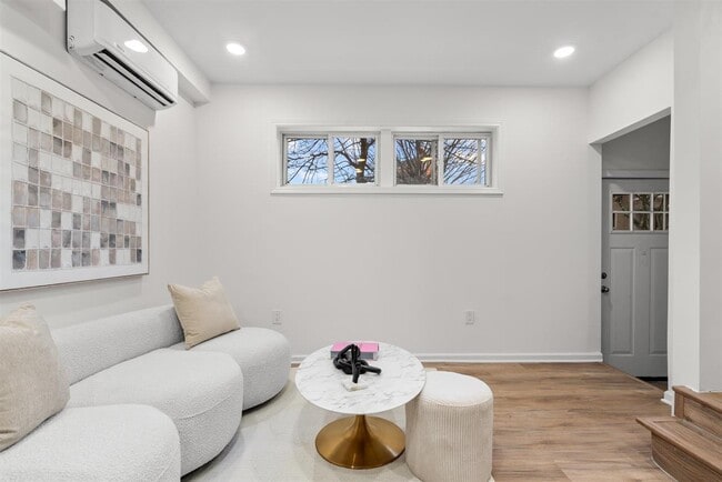 Building Photo - 407 Park Ave