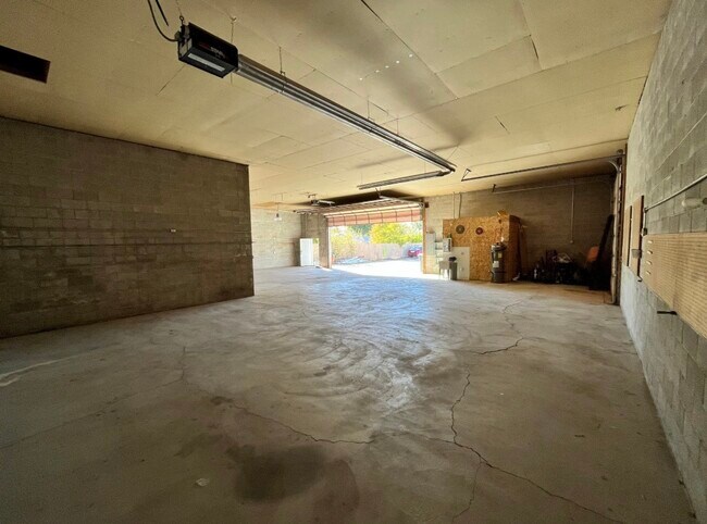 Building Photo - 75 S 300 W