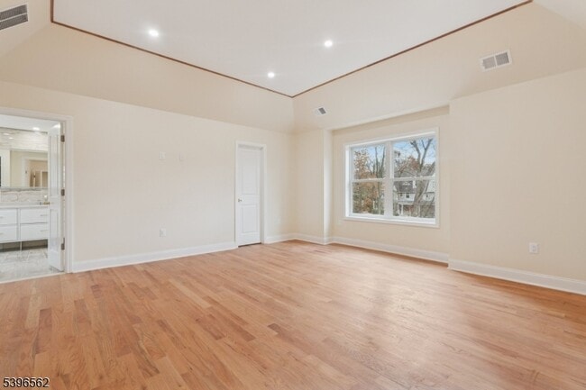 Building Photo - 215 Summit Ave