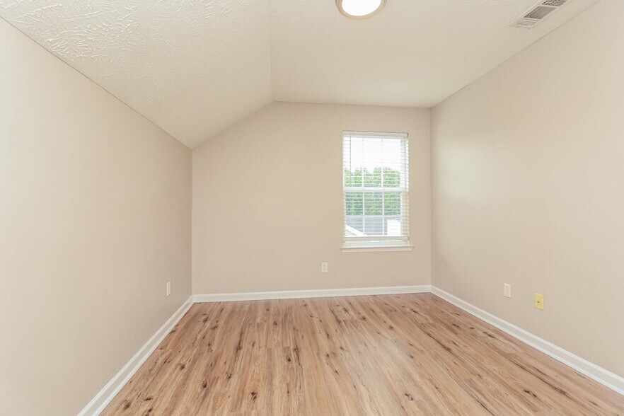 Building Photo - 174 Howard Woody Dr