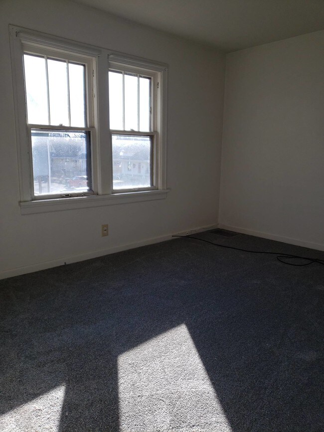 Building Photo - 3038 E Lynn St