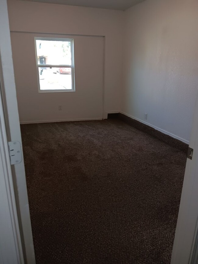 Building Photo - Spacious 5-Bedroom Home with Fresh Modern Updates in Midwest City