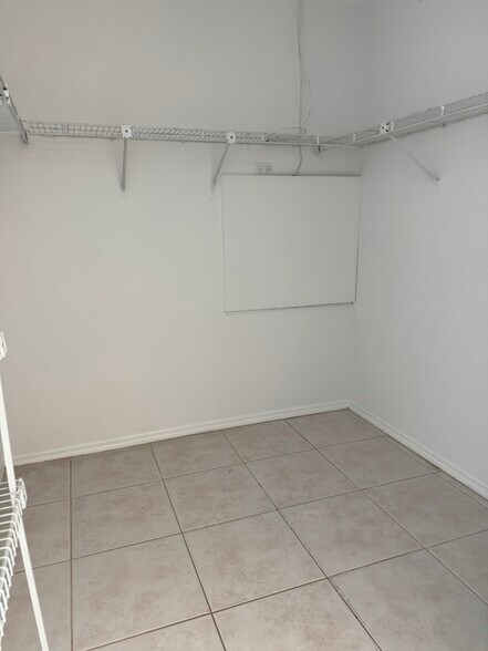 Building Photo - 1998 NE Ginger Ter