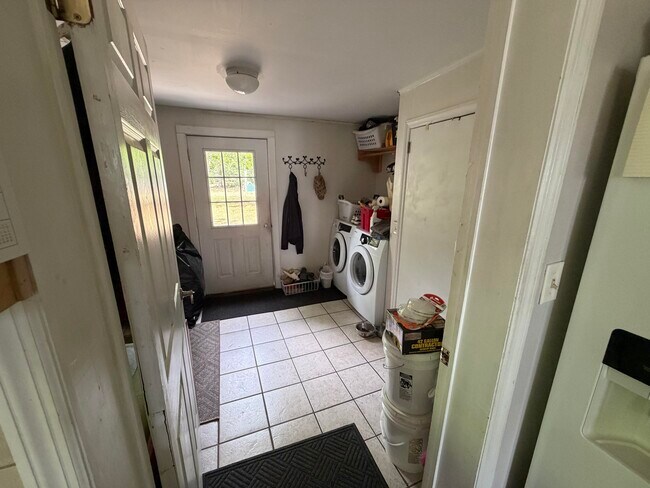 Building Photo - 532 Middleton Dr