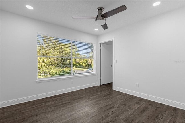 Building Photo - 2580 Grassy Point Dr