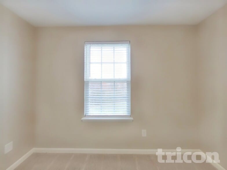 Building Photo - 704 Finse Dr