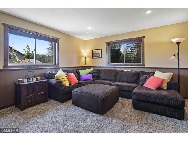 Building Photo - 652 Maywood Dr