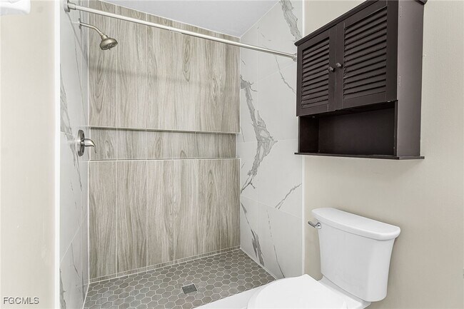 Building Photo - 10094 Poppy Hill Dr