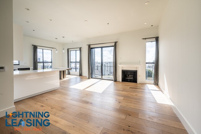 Building Photo - 8811 Burton Way