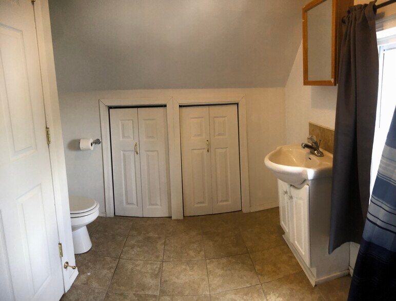 Bathroom - 829 Milwaukee St