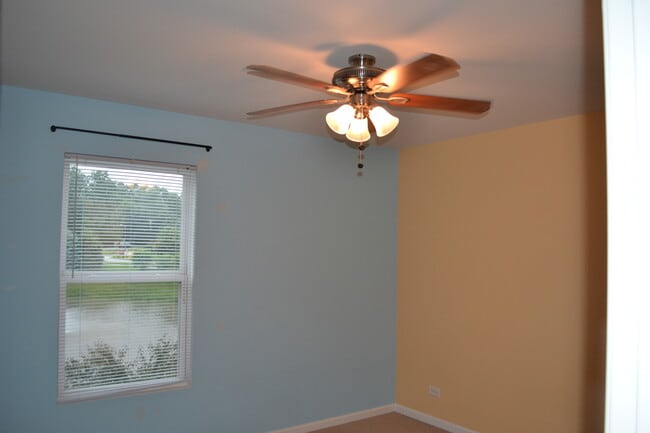 Building Photo - 406 Valentine Way