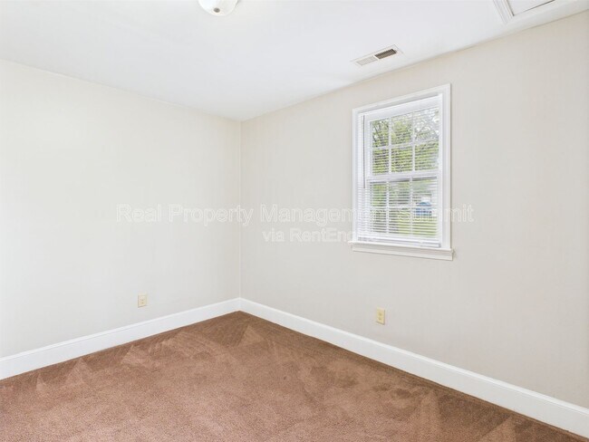 Building Photo - 1036 Albemarle Ave