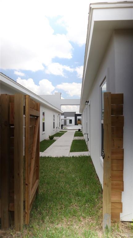 Building Photo - 116 W Campeche Ave