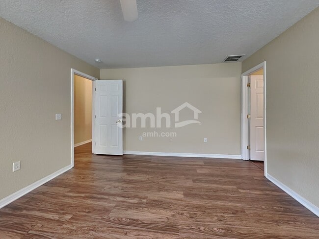 Building Photo - 152 Seven Oaks Dr