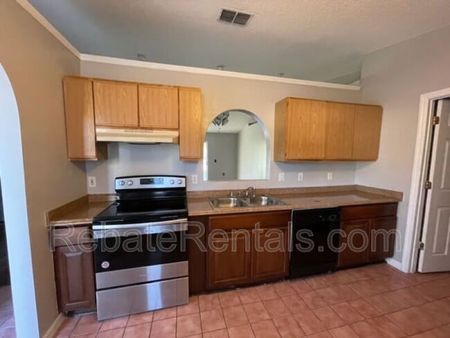 Building Photo - 10538 Lantana Lakes Dr N