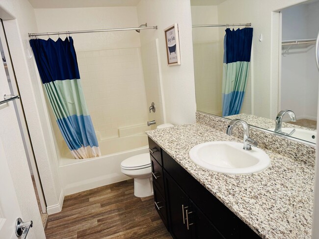 Building Photo - Semi-Furnished 3-bedroom, 2.5-bath townhou...