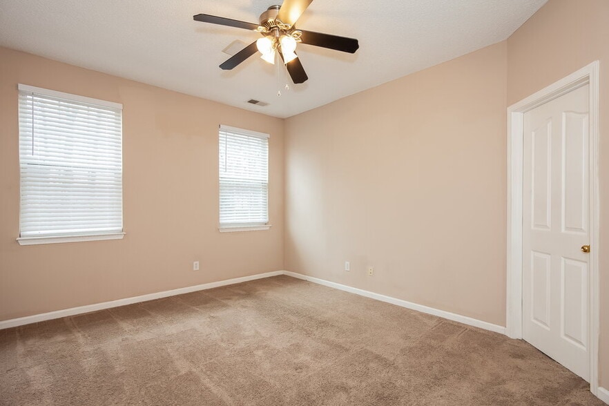 Building Photo - 12330 Summer Creek Ln