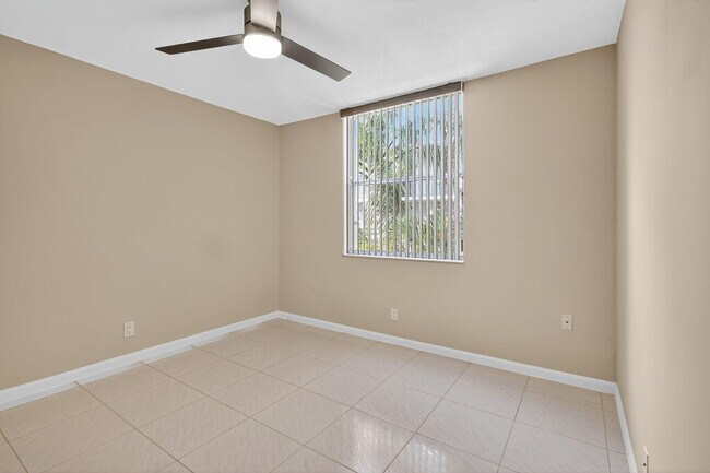 Building Photo - 14747 Cumberland Dr