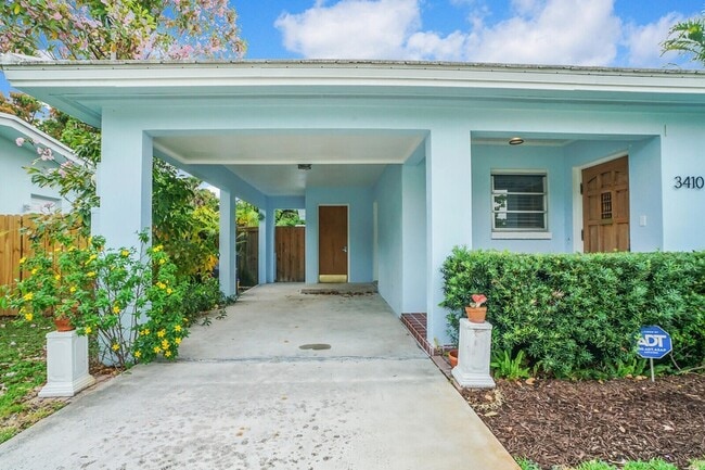 Building Photo - 3410 Poinsettia Ave