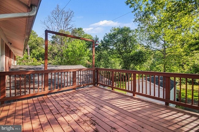Building Photo - 7409 Lake Dr
