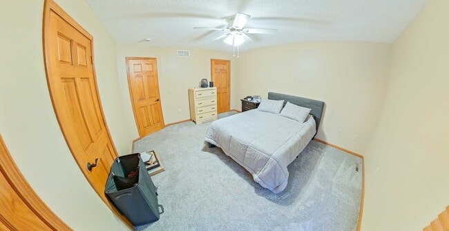 Building Photo - Gorgeous West Side Home with Garage + Fenc...