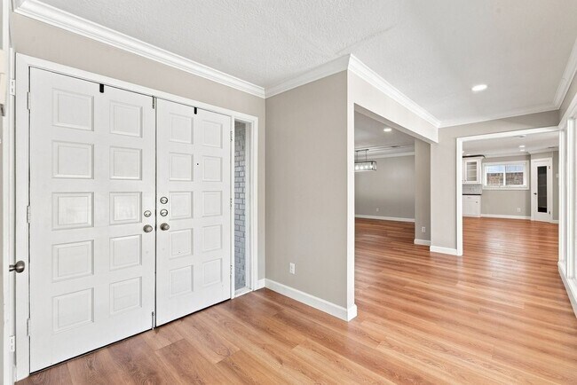 Building Photo - 5522 Dumfries Dr