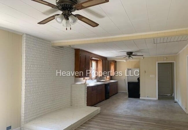 Building Photo - Charming 2BR/2BA Home with Large Yard, Shed