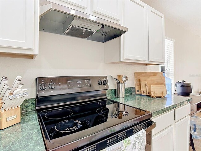 Building Photo - 1128 Pinedale Dr