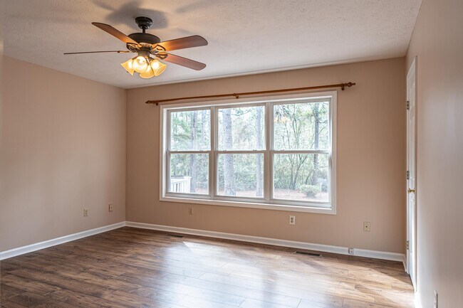Building Photo - 104 Primrose Cir