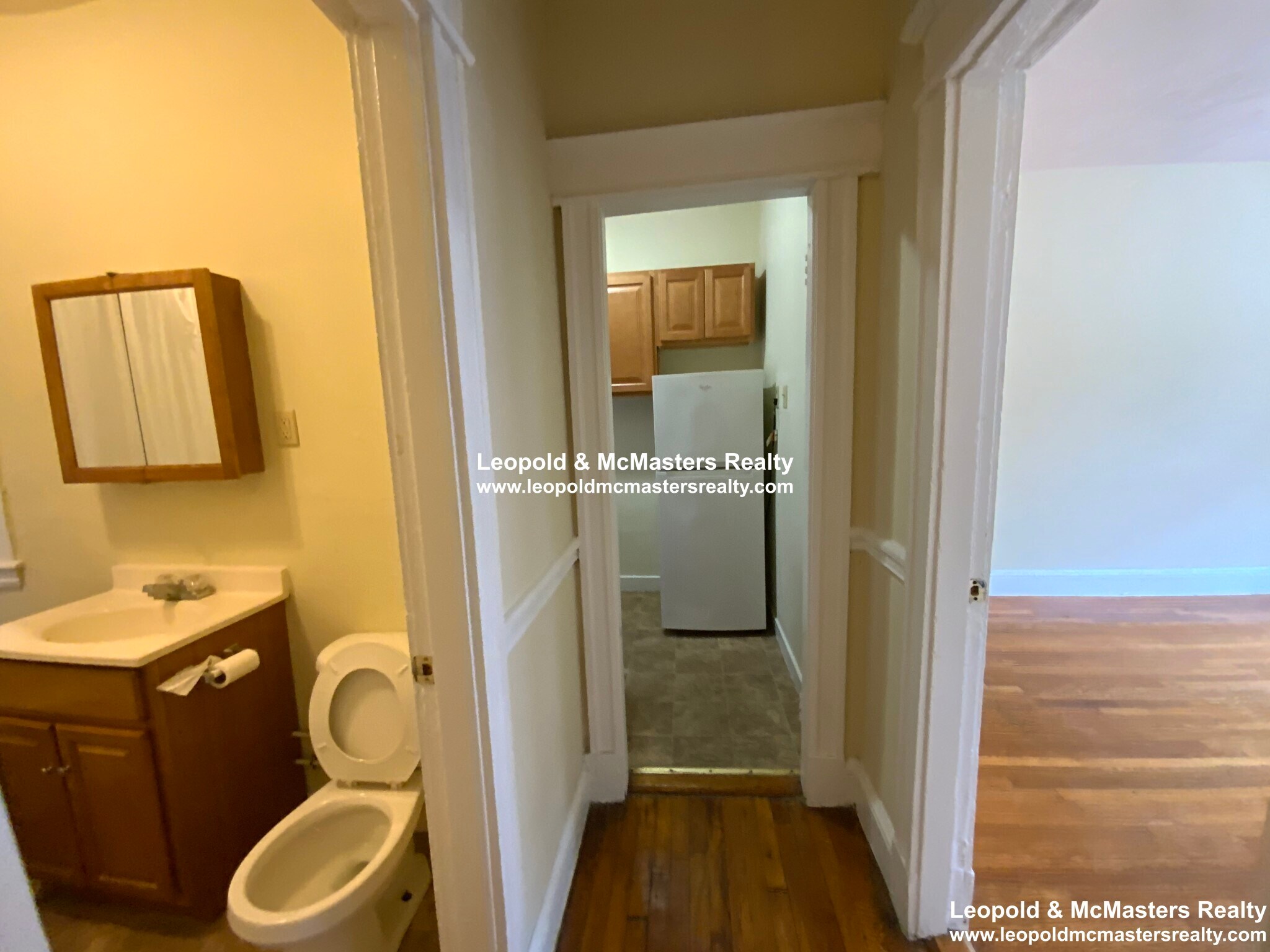 Building Photo - 33 Woodstock Ave