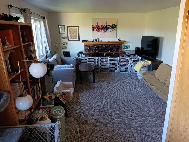 Primary Photo - 213 NW Timothy St