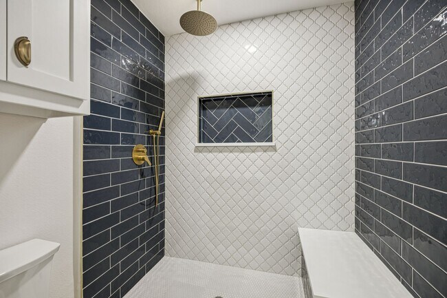 Building Photo - 3401 Valley View Ln