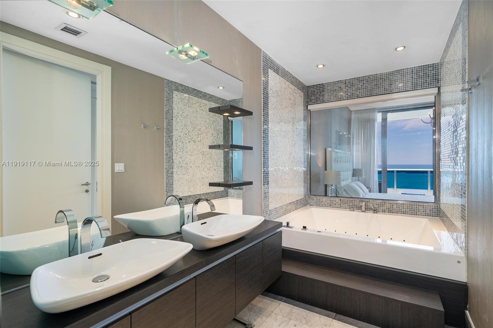 Building Photo - 200 Biscayne Boulevard Way